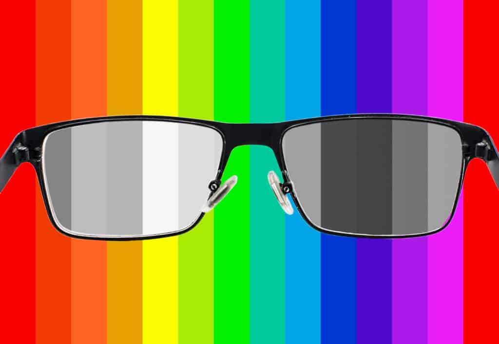 Looking through glasses to bleach color stripes Color blindness anchoring bias